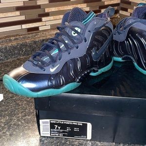 Nike Lilttle Posite Pro (GS) Sz 7Y